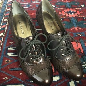 ANNE KLEIN Oxford Heels, Size 8, Brown Patent Leather